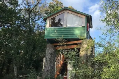 Image de Tree house and shepherds hut