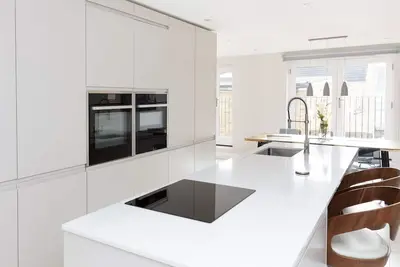 Image de Fabulous Central Windsor Town House