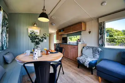 Image de Scrumpy Duck, with private garden, sleeps 6 in coastal village