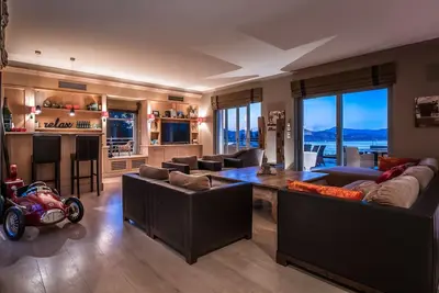 Image de Modern villa with infinity pool & view of the bay of St Tropez
