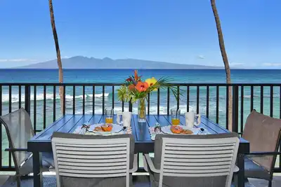 Image de Oceanfront penthouse 40 feet from ocean - 2 bedroom, 1 bath - Amazing View!