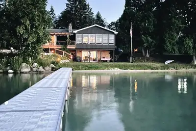 Image de Glen lake Private frontage sleeps 10. 5 bedroom fireplaces! Color tour open