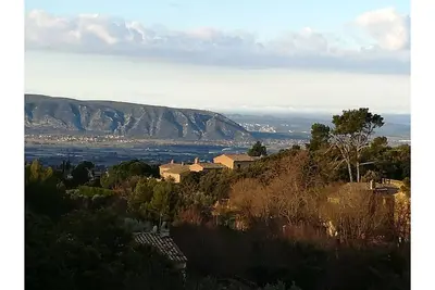 Image de Gordes une Bastide de pierre avec piscine dans le village lui mĂŞme - Restanque 3