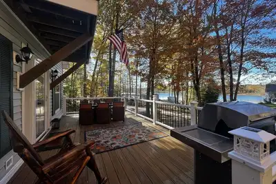 Image de Beautiful, Fully Renovated Shellcamp Lake Nh Home with private dock
