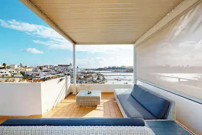 Vila Vida (8) | Private Heated Pool | Sea & Beach | Roof Terrace | Restaurants