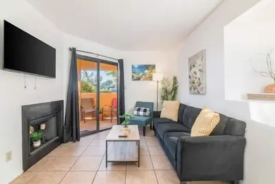 Image de Comfortable Midtown Condo ~  Pool & Hot Tub ~ Near U of A ~ Clean, Safe, Cozy!