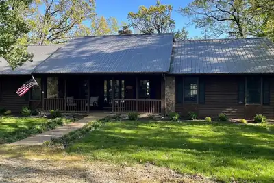 Image de Cozy house nestled in the country