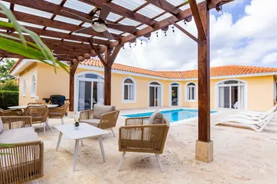 Image de Villa de luxe avec piscine privée et barbecue