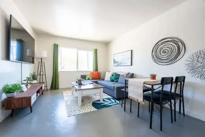 Image de Spring Dream! 2br Apt w/ Parking in the Heart of Dt!