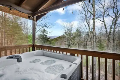 Image de Hot Tub, Private Creek Access, High Speed Internet, Romantic vibes