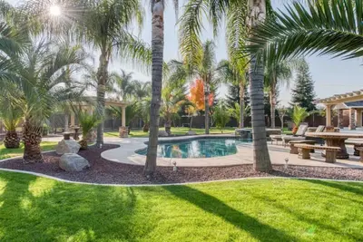 Image de Modern 4-bedroom Villa w/ Pool/Spa & Private Park