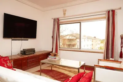 Image de Newly Furnished Luxury Two Bedroom Apartment