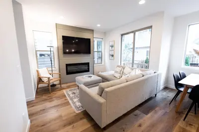 Image de New mid- century modern 4bedroom oasis