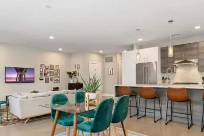 Image de The Suite Spot • Eclectic • Modern • Central • Sleeps 6