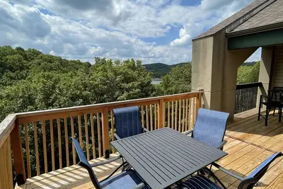 Image de Scenic / Private / Table Rock Lake / <5min to Sdc / Beautiful / Fun!