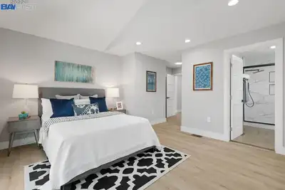 Image de Entirely remodeled, 4/bdrm 3/bth ultra-modern ranch-style home!