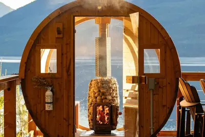 Image de Cozy cabin in private forest with stunning mountain views and fire-heated sauna