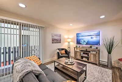 Cozy Seattle Apt in Ballard ~ 7 Mi to Downtown!