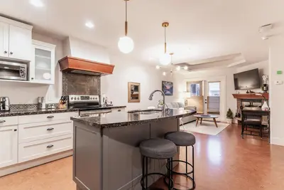 Image de Luxury King Suite- Mountain Views/ 2 Balconies/Pool/Hot tub