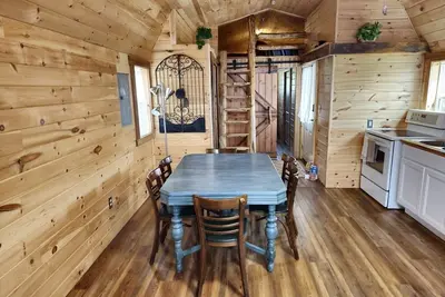 Image de Quaint Cabin - 8 minutes from Ark Encounter! ! \nCountry setting, near town! !