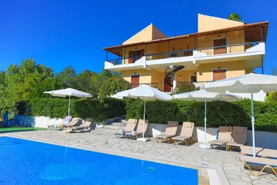 Image de Renovated Cochelli Lower: Large pool, A/C, WiFi, Near beach, sleeps 4