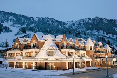 Image de Aspen Mountain Residences- Newly renovated, Top Corner Unit, Location!