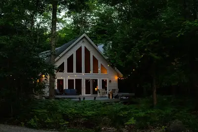 Image de Beachfront Cottage off Tunnel of Trees