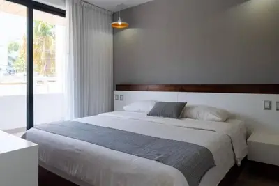 Image de Just Blocks from the Beach!