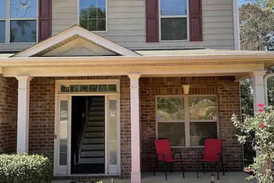 Image de Relax with us 2-story home by a lake.