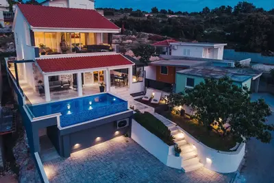 Image de Villa Miracle (V9591-K1) - Razanj