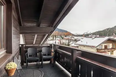Appartement de vacances \"Haus Excelsior Top 37b\" avec vue sur les montagnes, balcon et Wi-Fi.