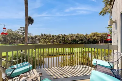 Image de Spacious cottage with lagoon and golf course views - dog-friendly