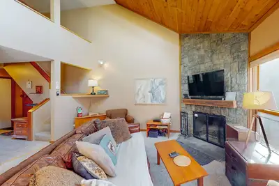 Image de Luxury ski resort condo with on-site pool, hot tub, sauna & game room