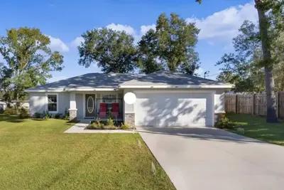 Image de Cheerful 3 bedroom home with free parking.