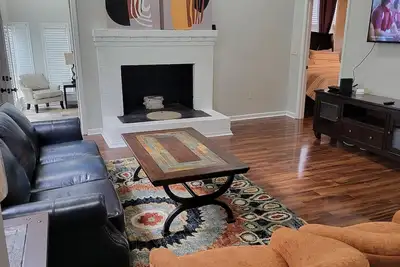 Image de Remodeled historic home 1 min from the Governors mansion and 5 min from downtown