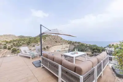 Image de Appartement-terrasse meublé avec raffinement  avec piscine communale à Villajoyosa, Costa Blanca, Espagne pour 6 personnes