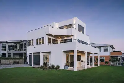 Image de Beach HOUSE_Whangamatā (Max) BeachHouse incl Apartment - Waterviews