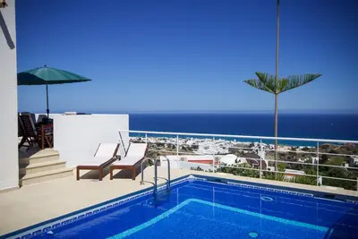 Image de Villa exclusive avec vue panoramique sur la mer pour des vacances parfaites!