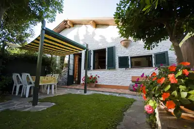 Image de Day of Sun Apartment in villa, 10 min from the sea, private garden, swimming pool