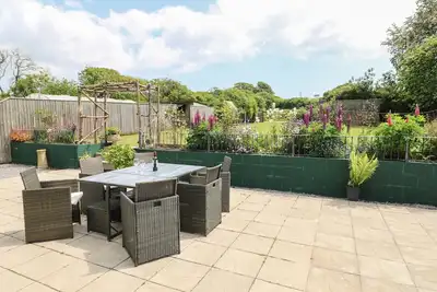Image de Nash Lodge, pet friendly, country holiday cottage in Pembroke