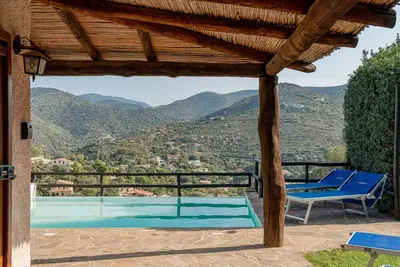 Image de Villa Nemea : maison typique de Sardaigne, piscine d'eau salée, vues magnifiques