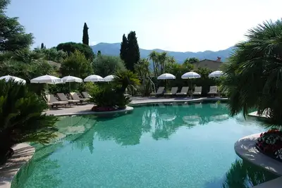 Image de Villa grand confort avec jardin paysagé privé, piscine