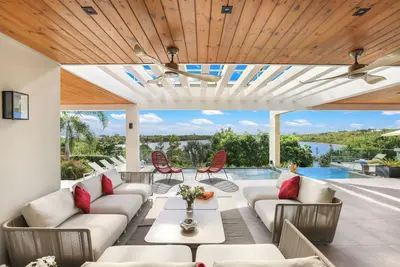 Image de Brand New! Villa Wellness - Slowlife - 5 bedrooms! and pickleball court!