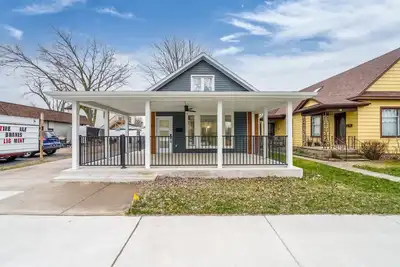 Image de 65 on the Main in the heart of Kingsville