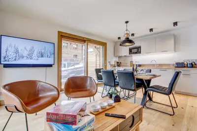 Image de Moderne et lumineux à proximité des pistes ski et à 5 minutes à pied du village.