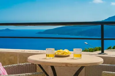 Image de Luxurious Retreat Overlooking Kalamar Bay: Villa Mandalin