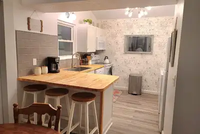 Image de Hidden Gem\n2 Queen Ensuites \n5 miles to Kentucky Horse park