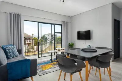 Image de Light and Cozy Blouberg Apartment