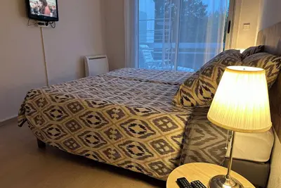 Image de T2 de 43m2 très lumineux, proche de tous commerces, parking privé, gardienne