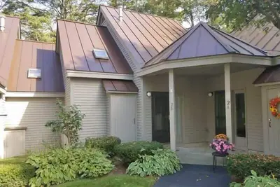 Image de Close to Lake & Golf & Pool | Newton Village 2b